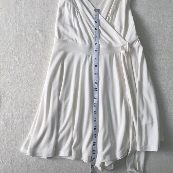 Urban Outfitters Kimchi Blue Size Small White Romper Flirty Girly Wrap Style - Picture 12 of 14